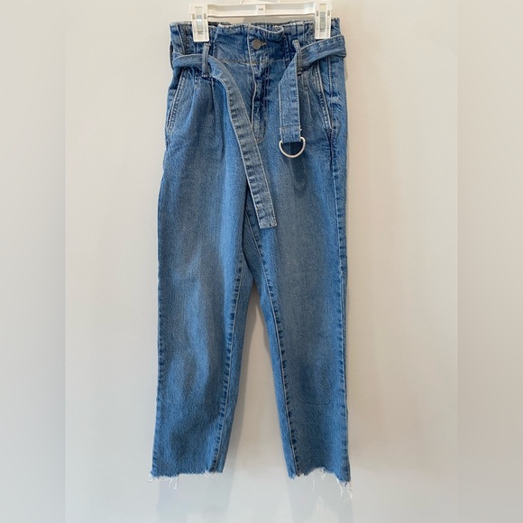 High waisted jeans with belt - Picture 2 of 3